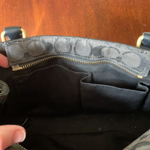 Authentic Coach Hampton Signature Tote Carryall - Picture 4 of 9